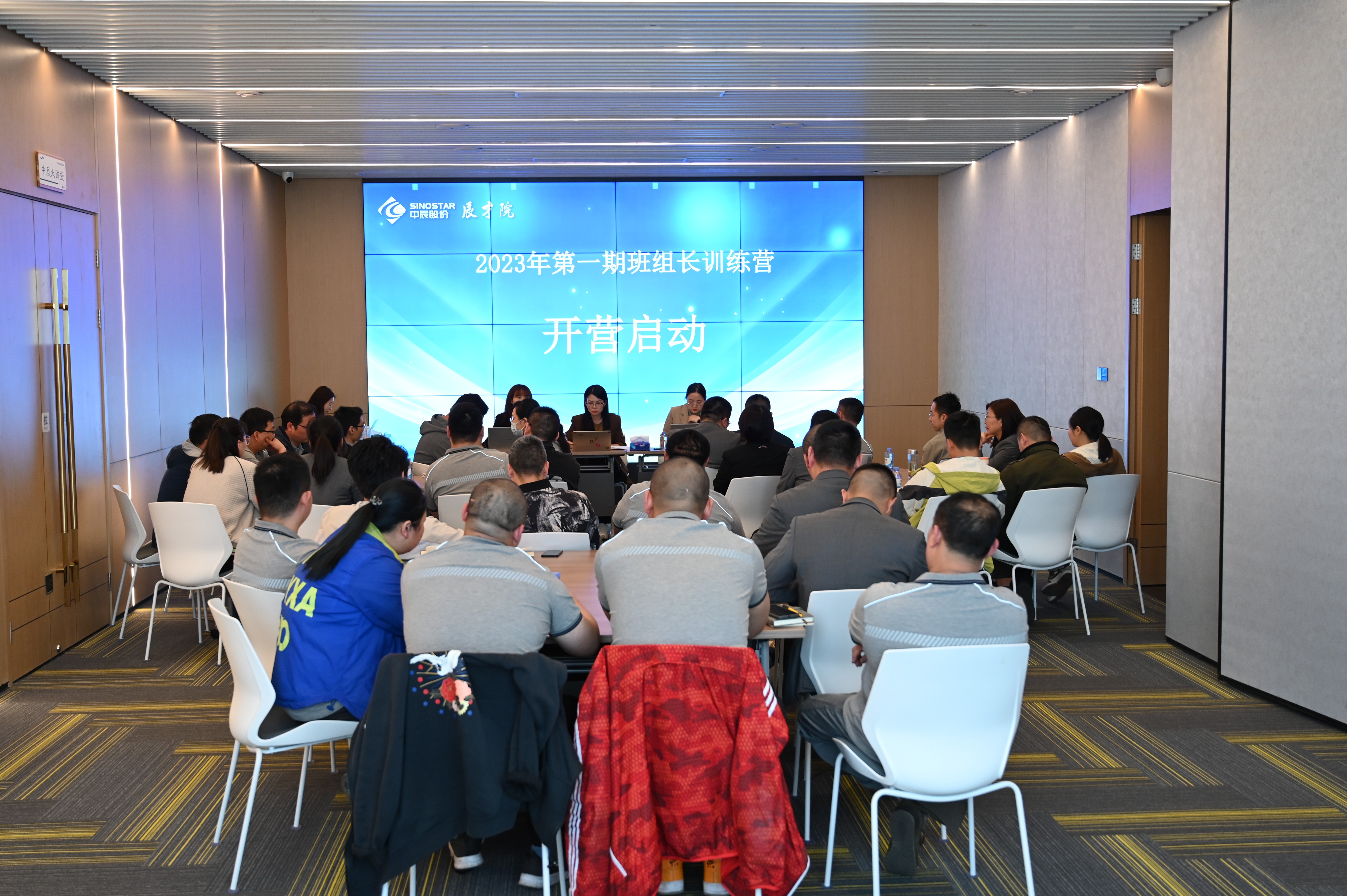 ���ܰ೤��׿Խ����|������ʱ�������ǲ�!��¼�����׽����ܰ��鳤ѵ��Ӫ��Ӫ