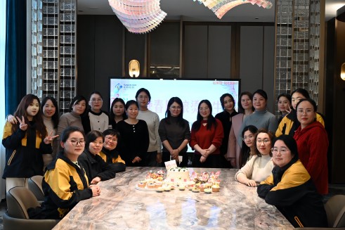 �������� ��������ح������ʱ�������ǲ�!��¼�ɷݸ�Ů�ڻ��ů��Ϯ