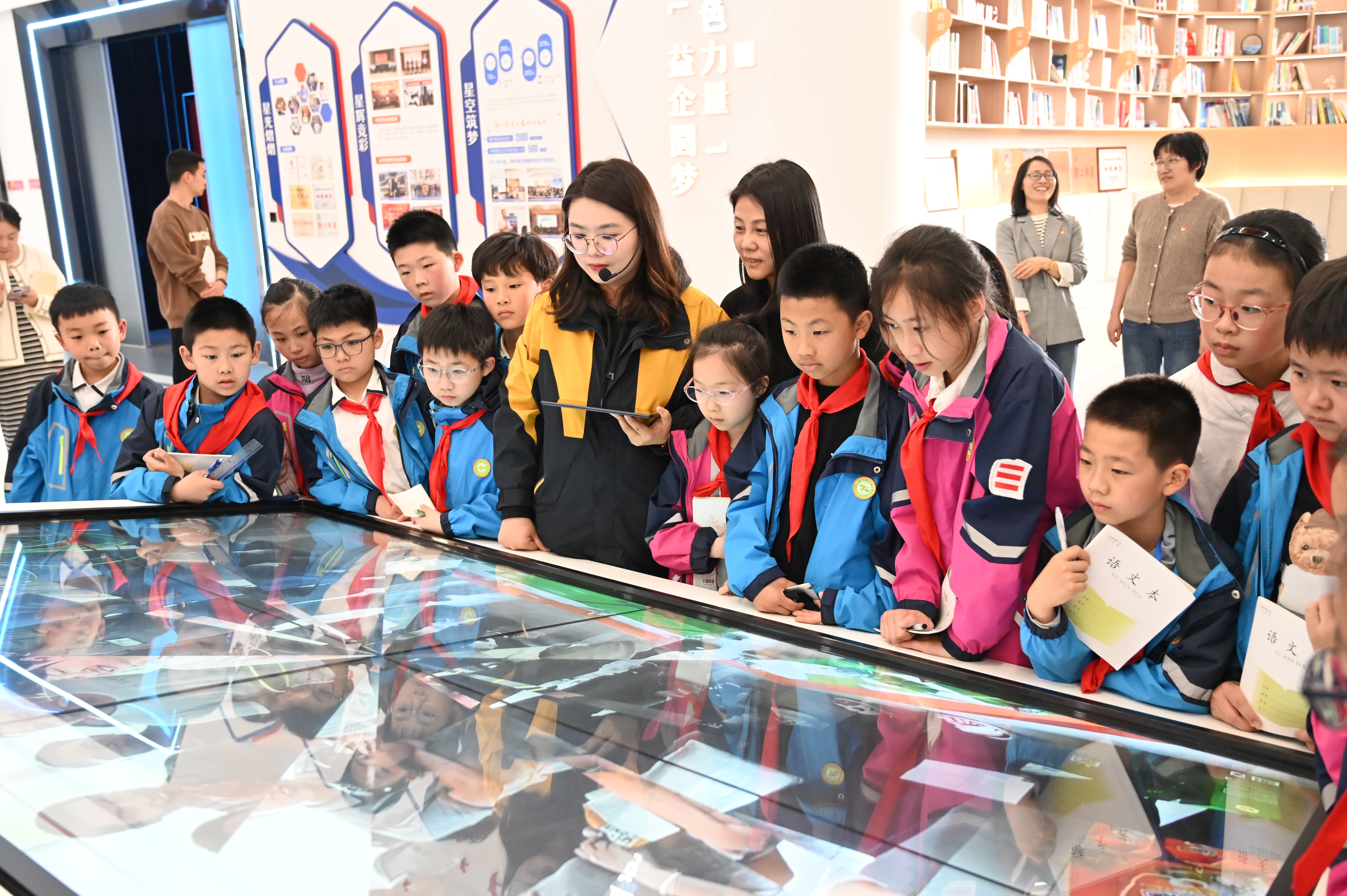 ����˼���й����� ����������ʹ���������г���ʵ��Сѧ��������ʱ�������ǲ�!��¼�ɷݿ�չ����ͬ������������������