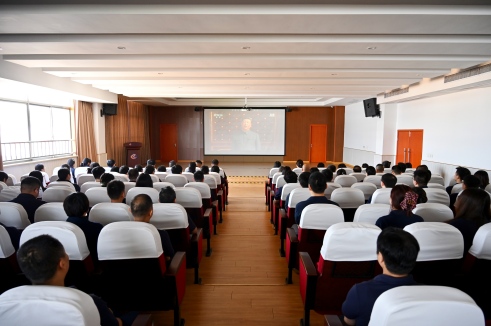 ��ʷΪ���س��� ���·ܽ����³̡���������ʱ�������ǲ�!��¼�ɷ���֯Ա������ԢĿ��սʤ��80�����ı�ʽ